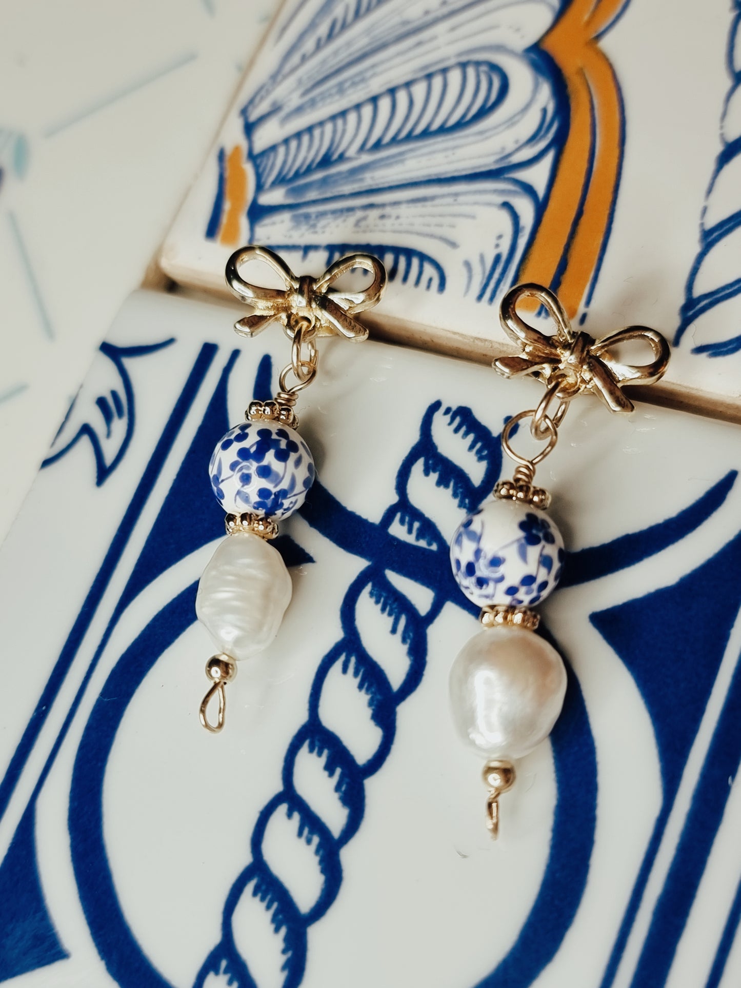 Pearls & Bows in Blue Tile