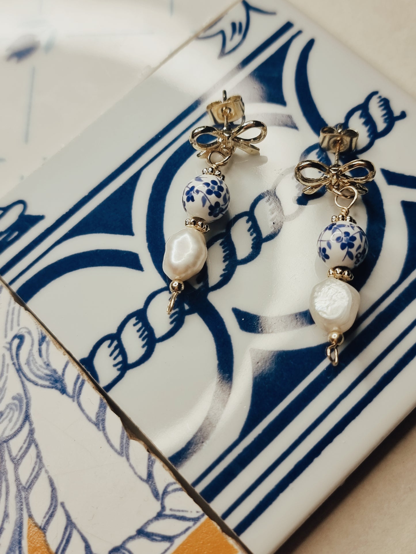 Pearls & Bows in Blue Tile